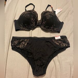 New Plus Size Cacique Bra and Undie Set